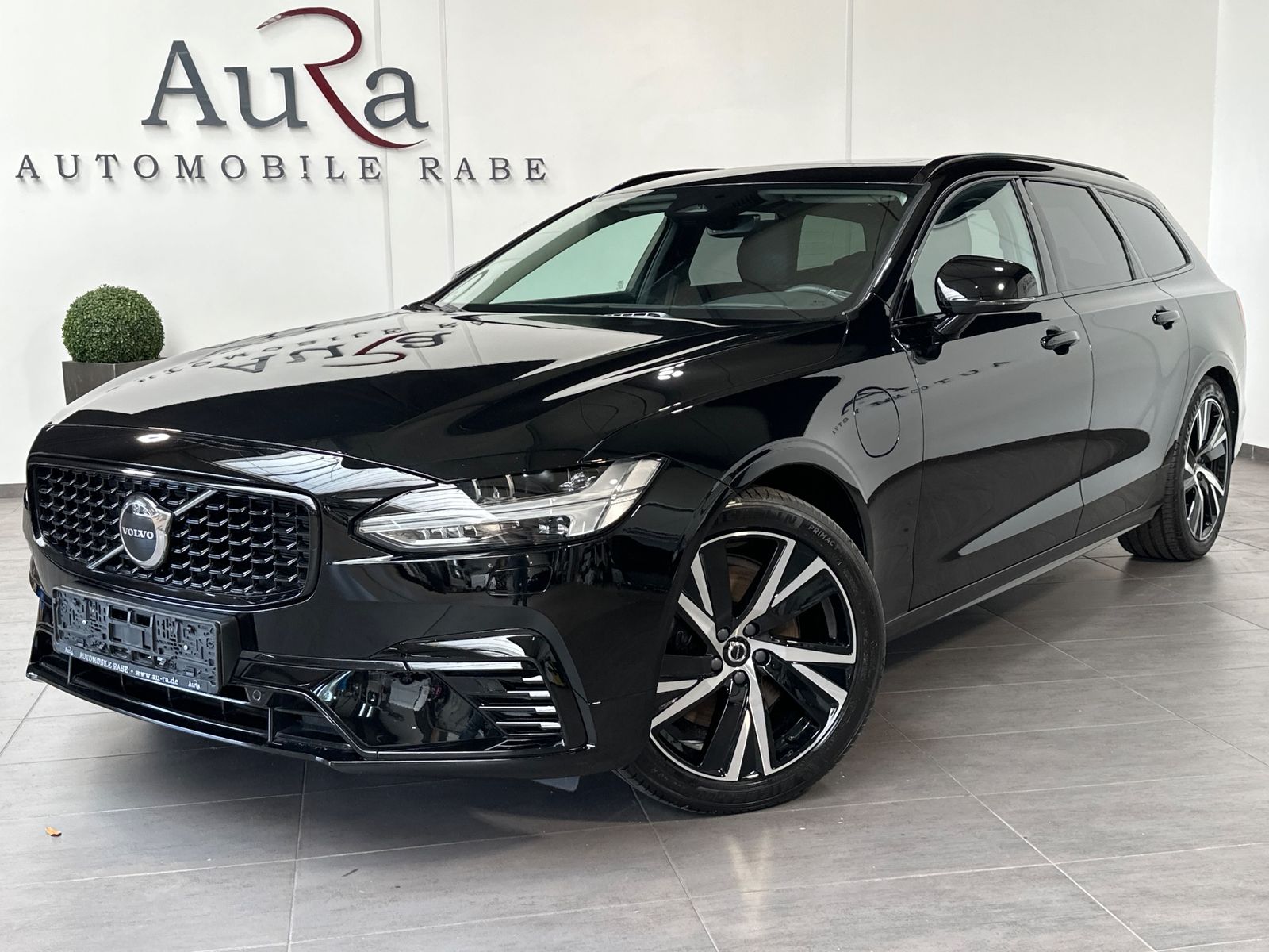 Fahrzeugabbildung Volvo V90 T8 Ultimate Dark NAV+LED+PANO+ACC+AHK+H&K+VC