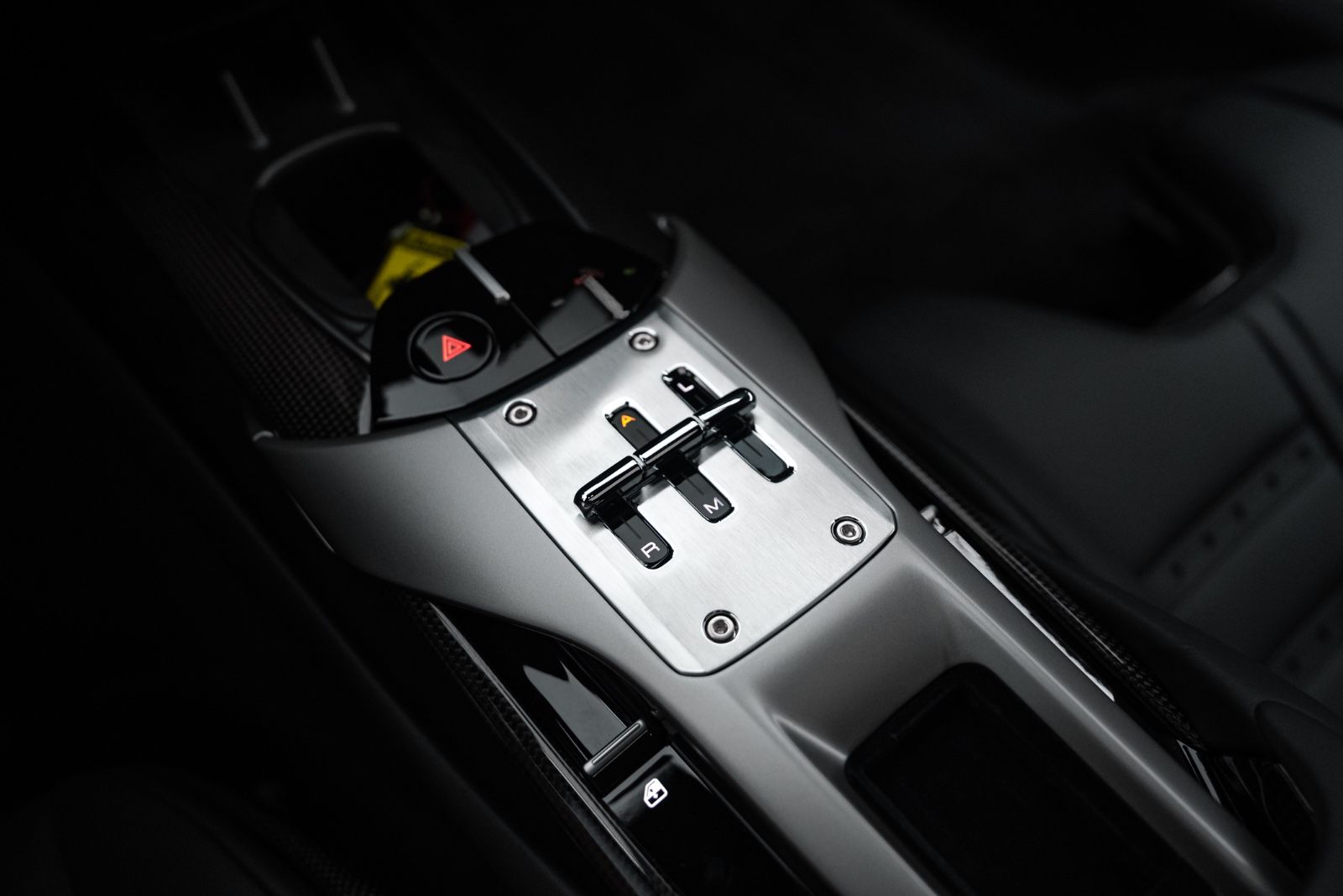 Fahrzeugabbildung Ferrari 12Cilindri PANO/LIFT/RACING SEATS/CARBON/SURR