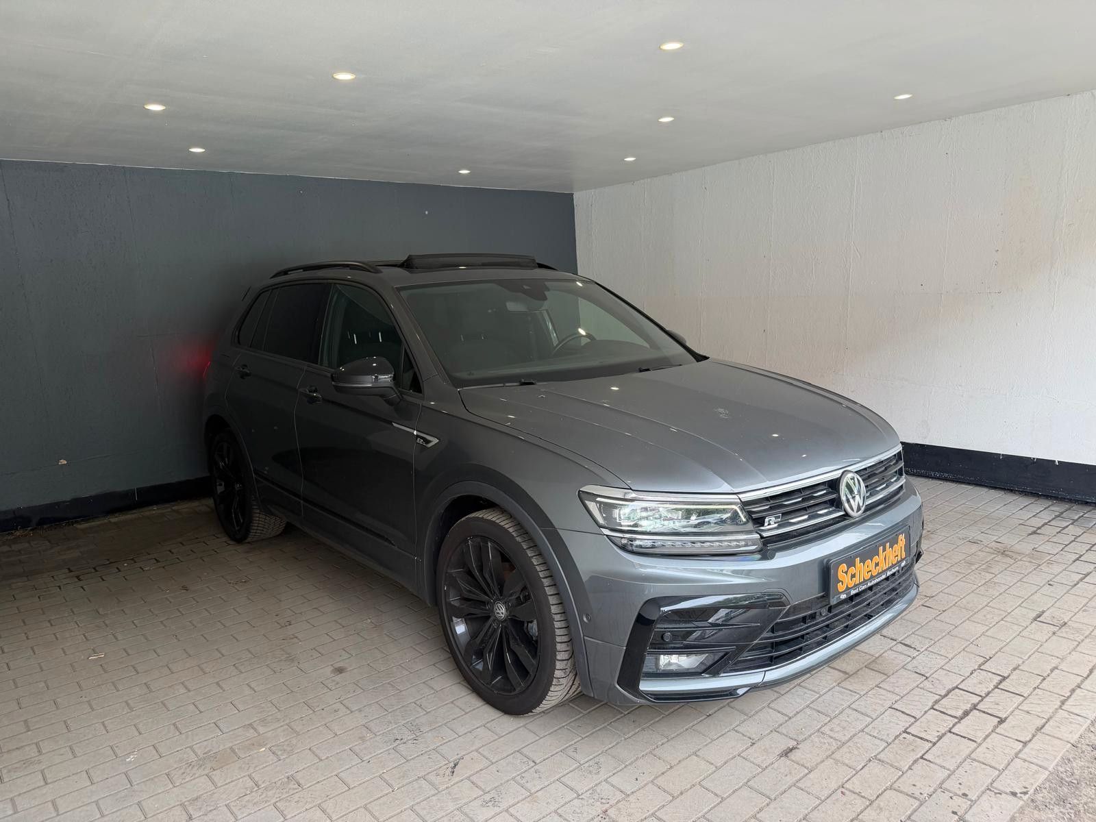 Volkswagen Tiguan - 1