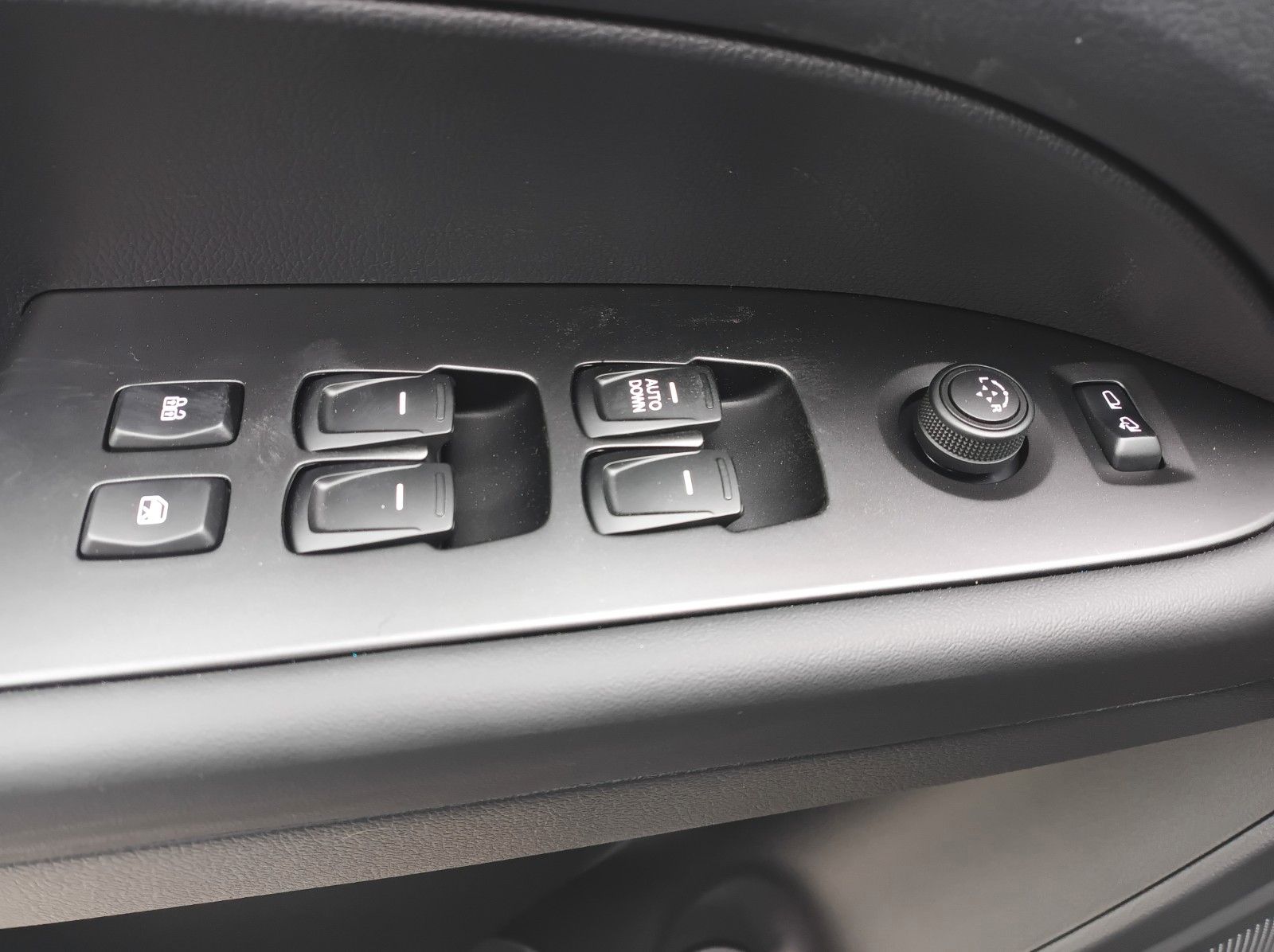 Fahrzeugabbildung KGM MUSSO GRAND CORE+ALLRAD+17ZOLL+AUTOMATIK+R.KAMER