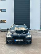 BMW 530d xDrive Touring/M-PAKET/HUD/PANO/B&O/AMBIENT - BMW 530 mit Diesel-Antrieb: Leder, Schiebedach, Kombi, 530d Paket