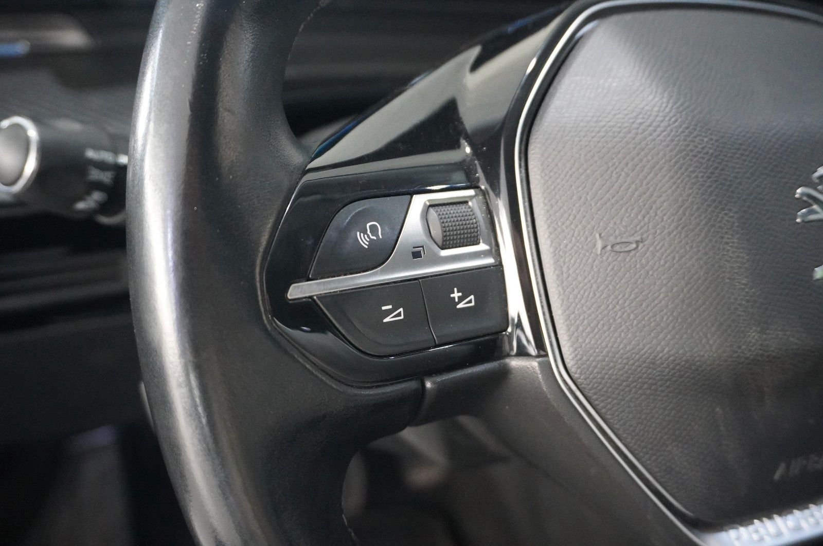 Fahrzeugabbildung Peugeot 508 LIM 1.5D ALLURE NAVI/LED/KAMERA/SHZ/VIRTU.