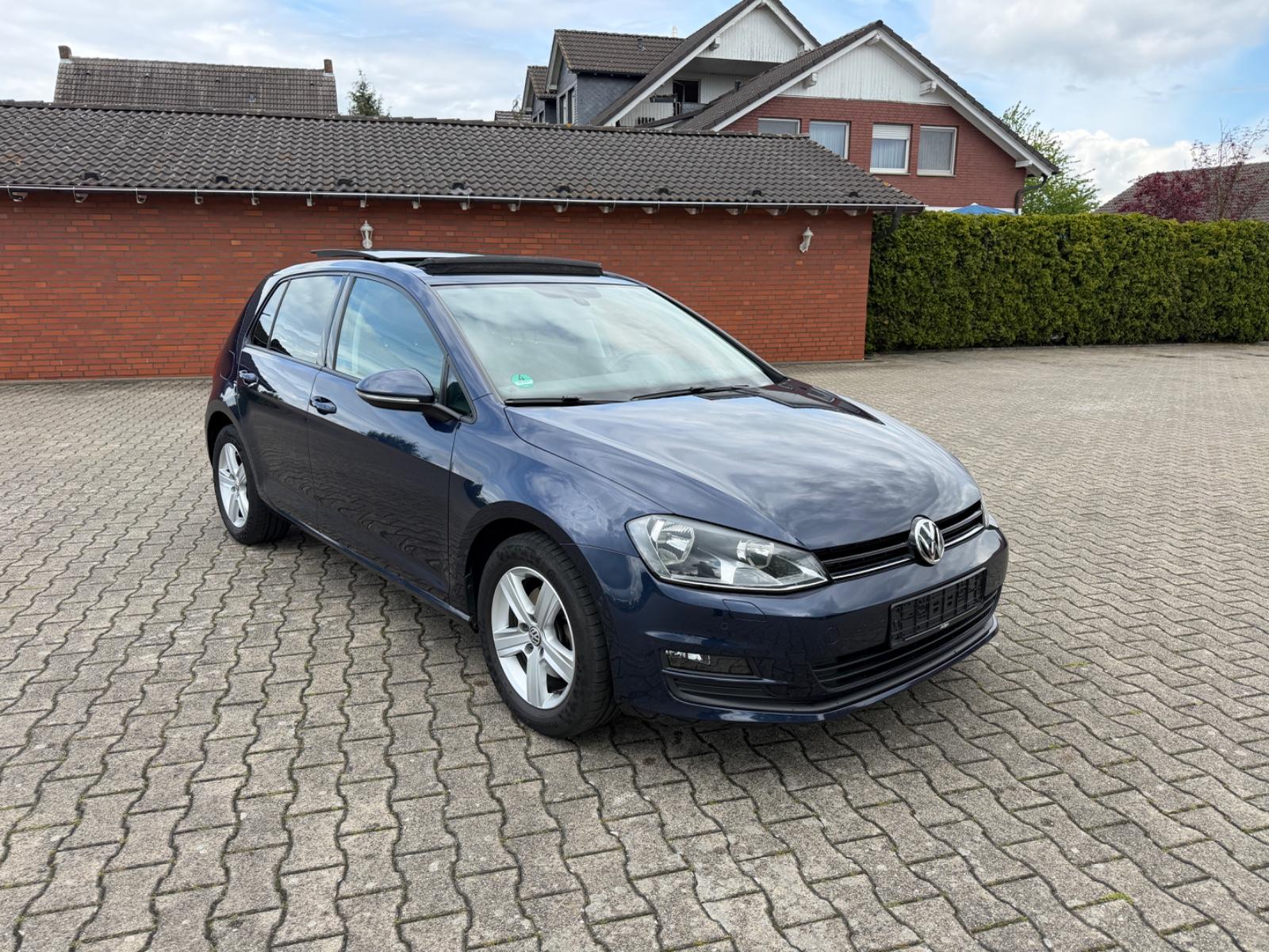Volkswagen Golf VII Lim. Comfortline BMT Panorama 1.Hand
