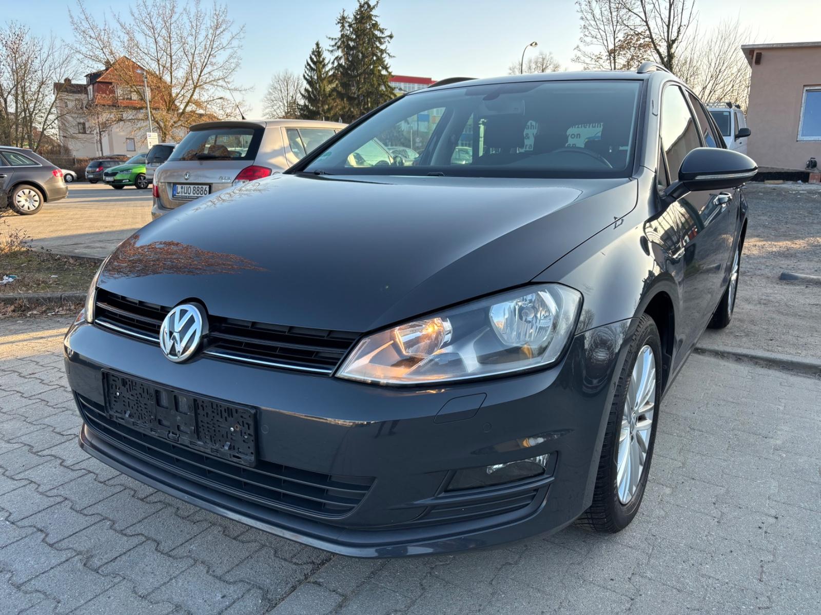 Volkswagen Golf VII Variant *PDC*SHZ*AHK*