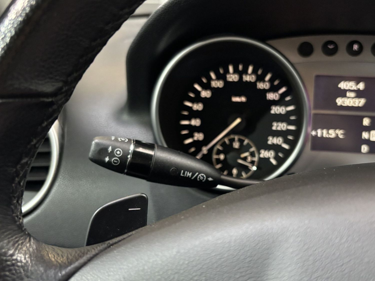 Fahrzeugabbildung Mercedes-Benz ML 350 4 Matic Sport#Luft#Xenon#AHK#Alcantara#Am