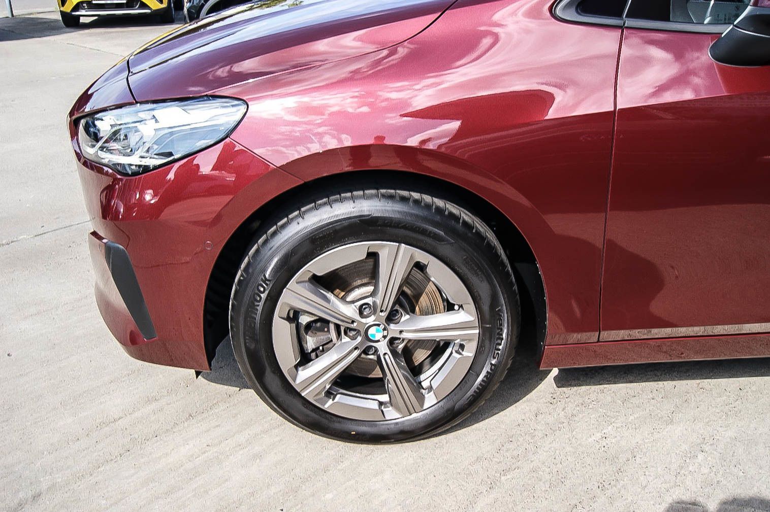 Fahrzeugabbildung BMW 223 Active Tourer i xDrive LEDER HEAD-UP SPORT 4