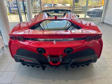 2024 Ferrari SF90 照片 3