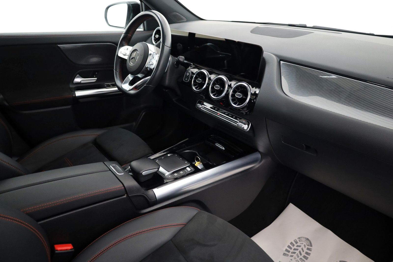 Fahrzeugabbildung Mercedes-Benz GLA 200 d, AMG line, Navi,LED,Kamera,Panorama