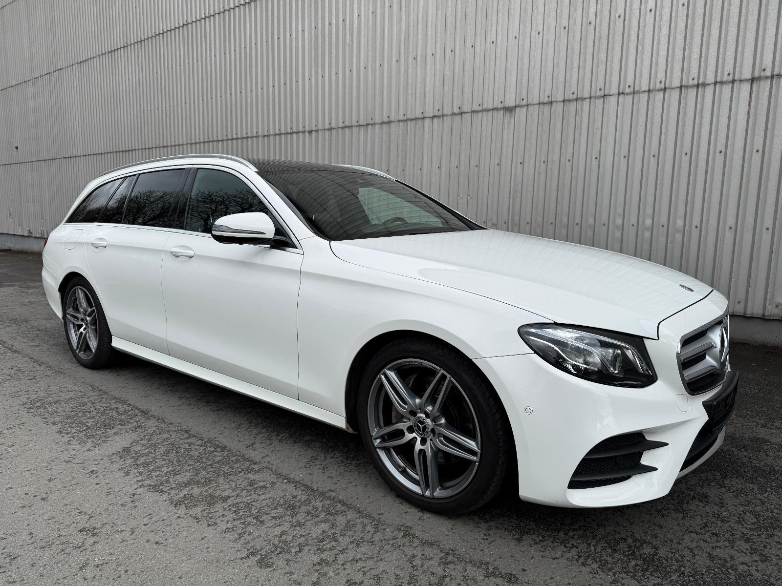 Mercedes-Benz E 220d 4MATIC T °°AMG°°AHK°°LEDER°°PANORAMA°VOLL