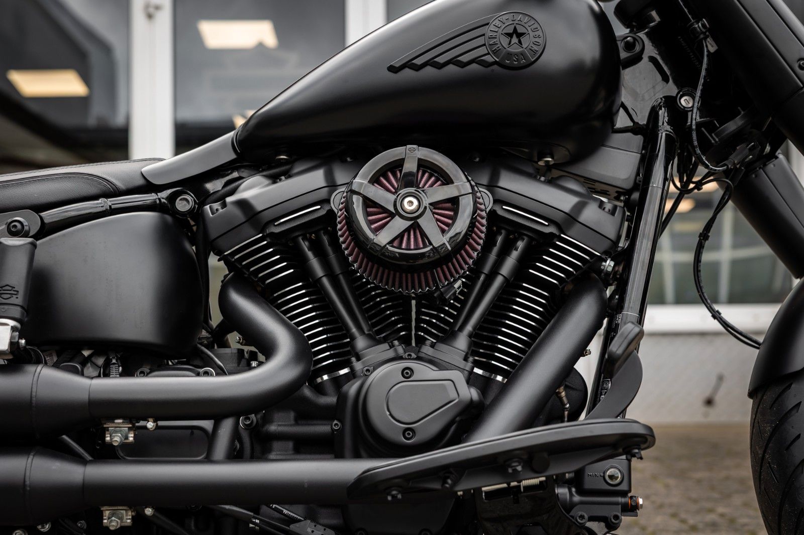 Fahrzeugabbildung Harley-Davidson ALL MATT DARK BOY FLFBS 117 MY25-H-D Kiel Custom