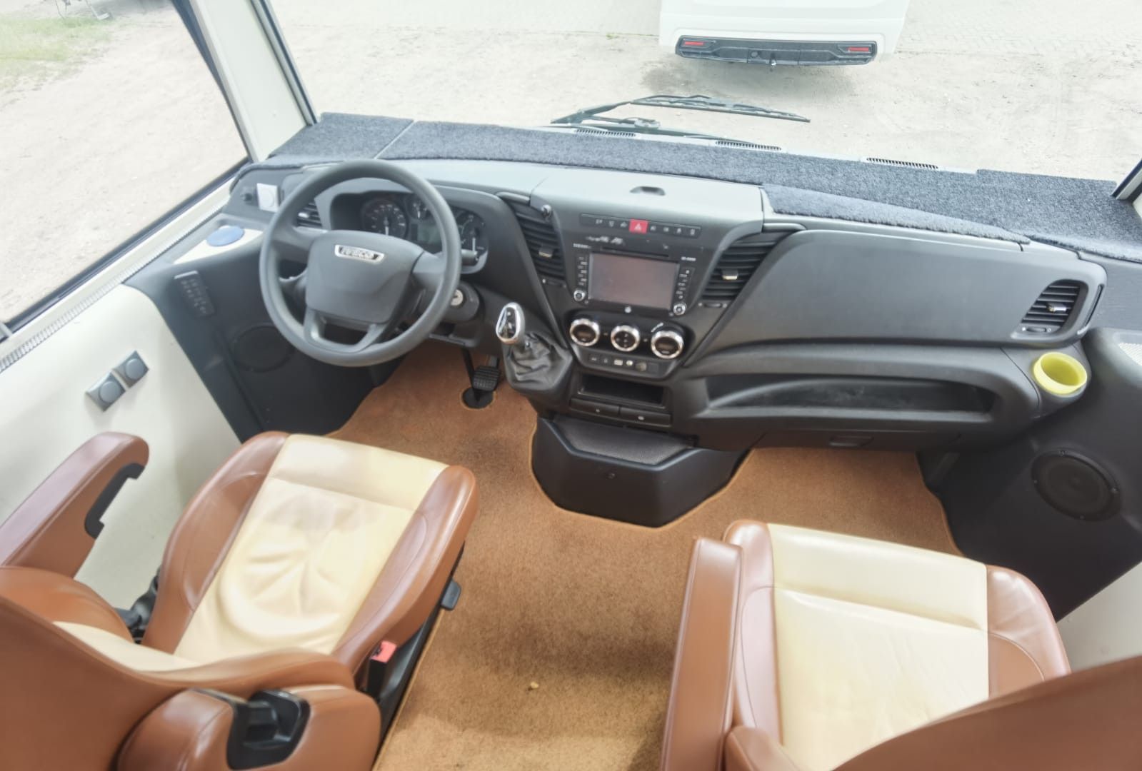 Fahrzeugabbildung Phoenix Maxi-Liner 8000 L
