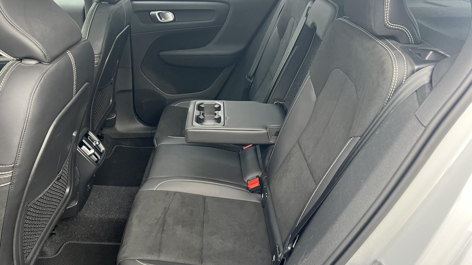 Volvo XC40 R Design AWD/ Pano/ AHK/ 360°/ BLIS/ HK