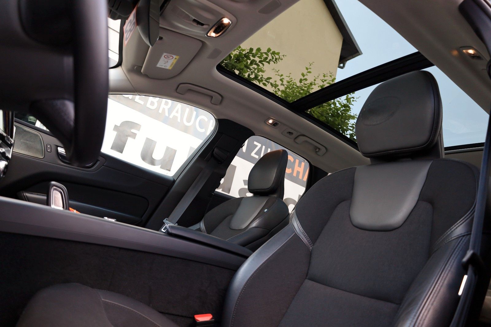 Fahrzeugabbildung Volvo XC60 T6 AWD R Design,HUD,Panoram,360°,4xSHAHK+WR