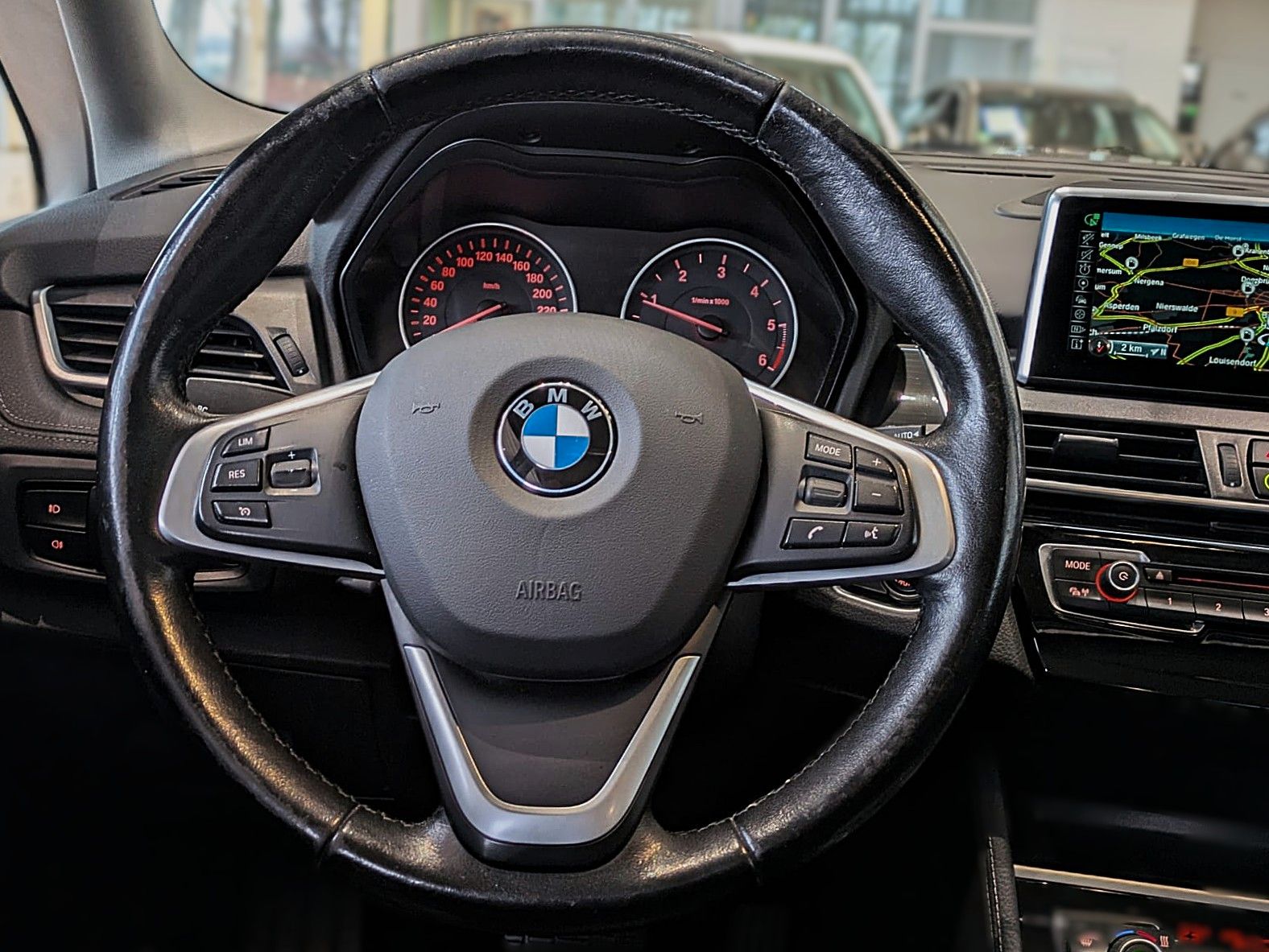 Fahrzeugabbildung BMW 220d Gran Tourer LEDER NAVI HUD PANO LED CAM