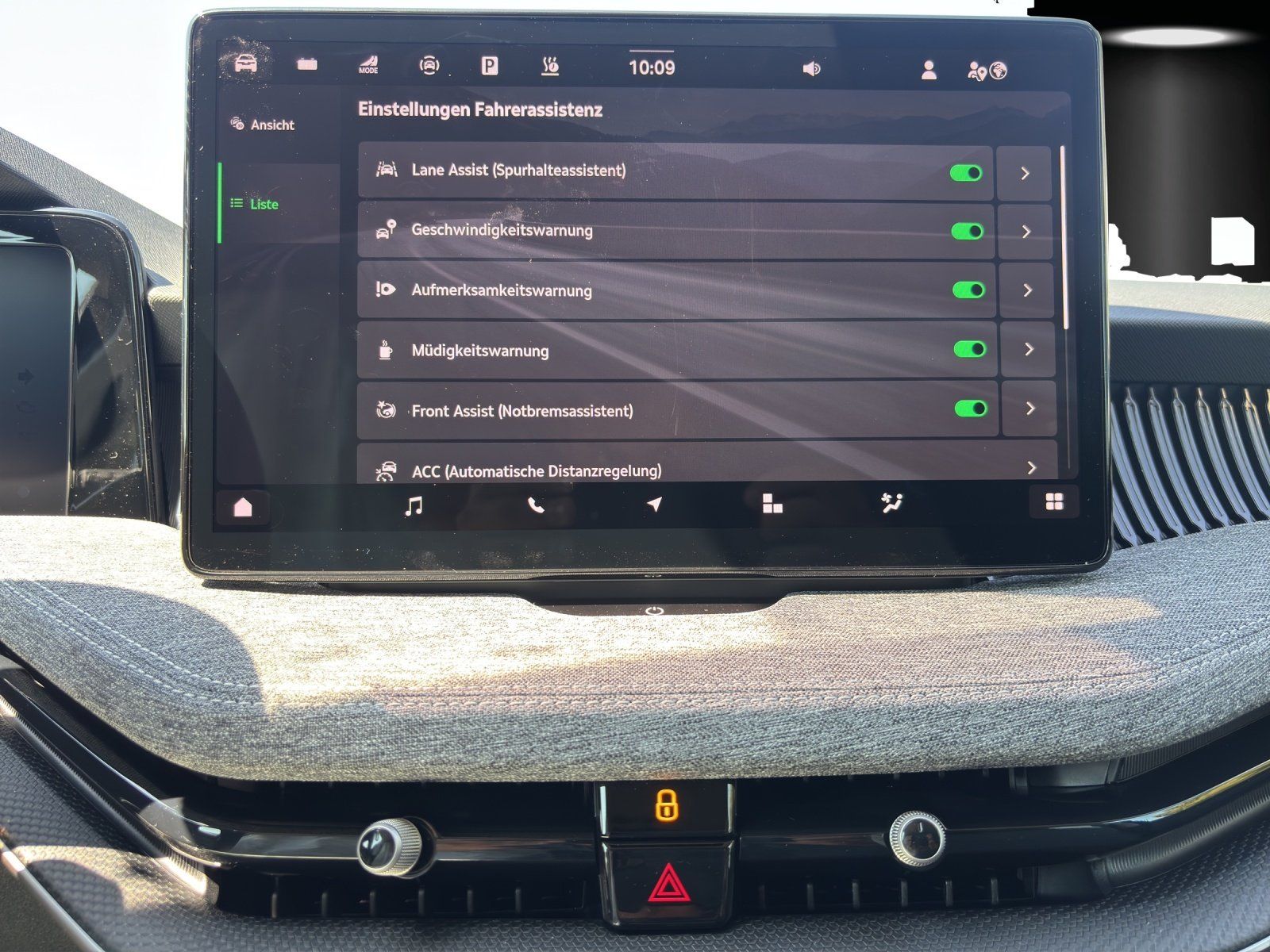 Fahrzeugabbildung SKODA Superb Combi Selection 1,5 TSI iV 150 kW DSG