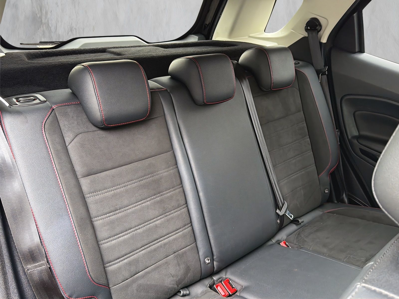 Fahrzeugabbildung Ford EcoSport 1.0 ST-LINE AHK LEDER KLIMAAUT.NAVI PDC