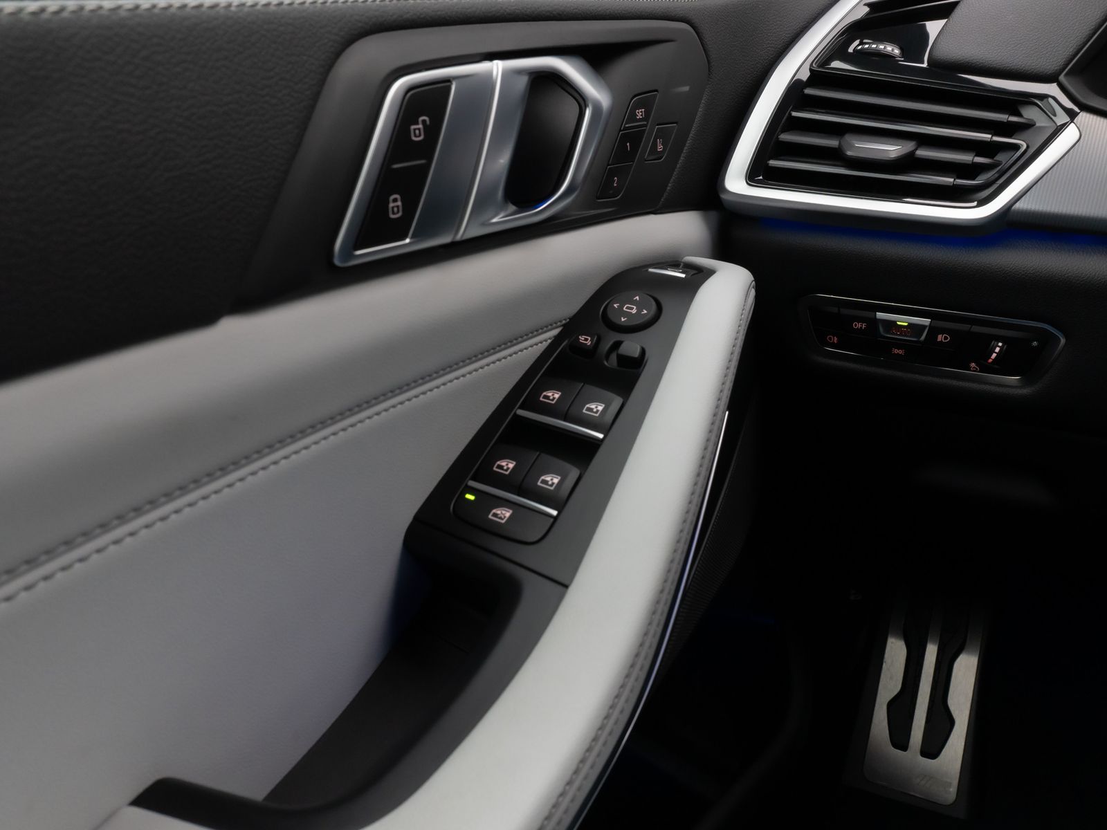 Fahrzeugabbildung BMW X5 xD30d M Sport 360°HUD DAB H/K ACC Komfort 21"