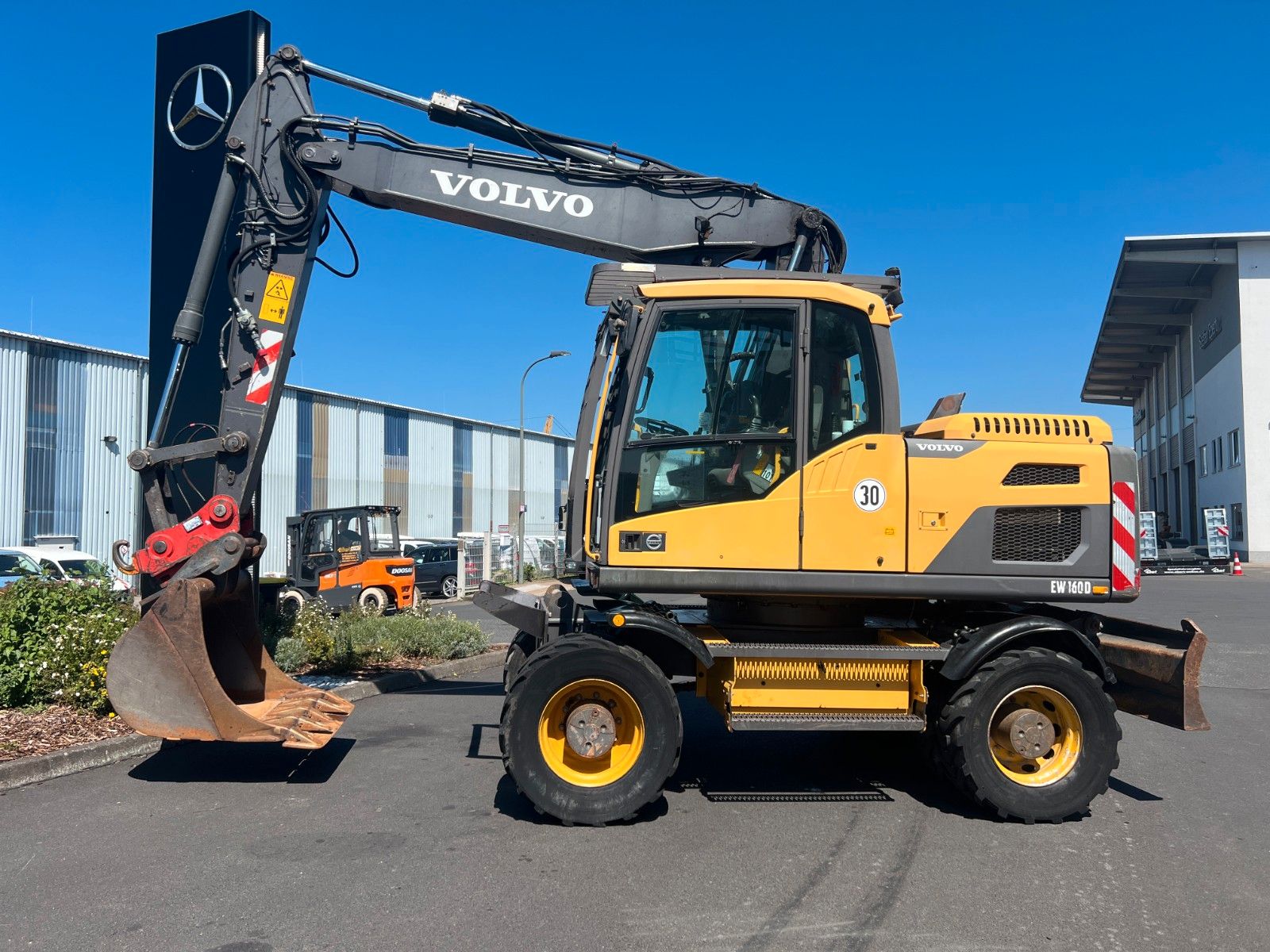 Fahrzeugabbildung Volvo EW160D / 2014 / 1xTieflöffel / Forstschutzgitter