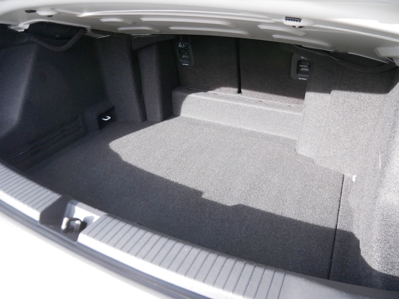 Fahrzeugabbildung Volkswagen T-Roc Cabriolet 1.5 R-Line NEU60T AHK Standhz AC