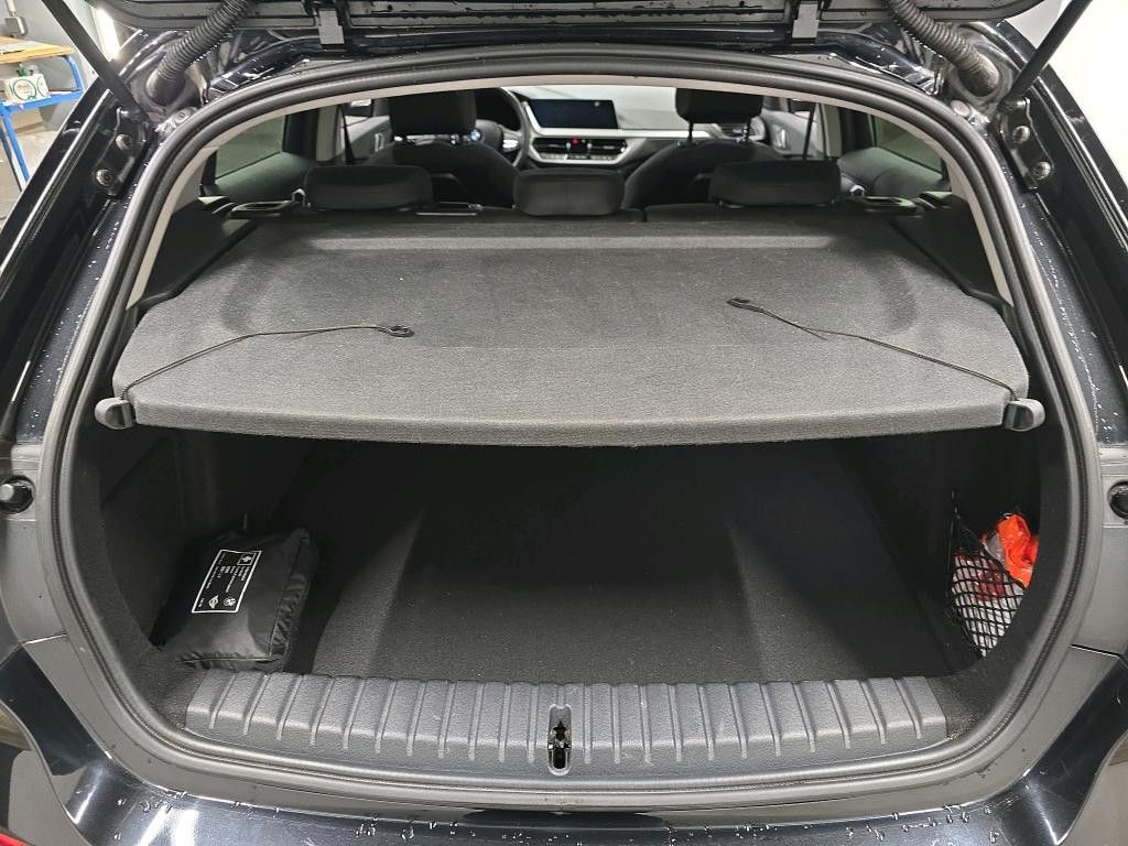 Fahrzeugabbildung BMW 118 d Advantage Aut DAB GRA LED Kamera SHZ PDC