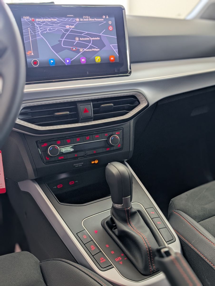 Fahrzeugabbildung SEAT Arona 1.5 TSI FR DSG ACC LED AHK KAM DINAMICA 18