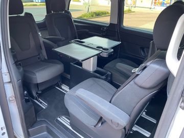 Mercedes V 220 - 12