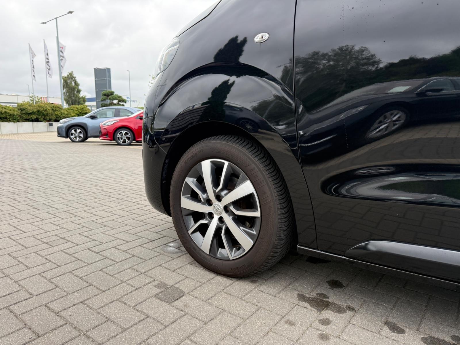 Toyota Proace Verso L1 Executive Standheizung AHK HUD