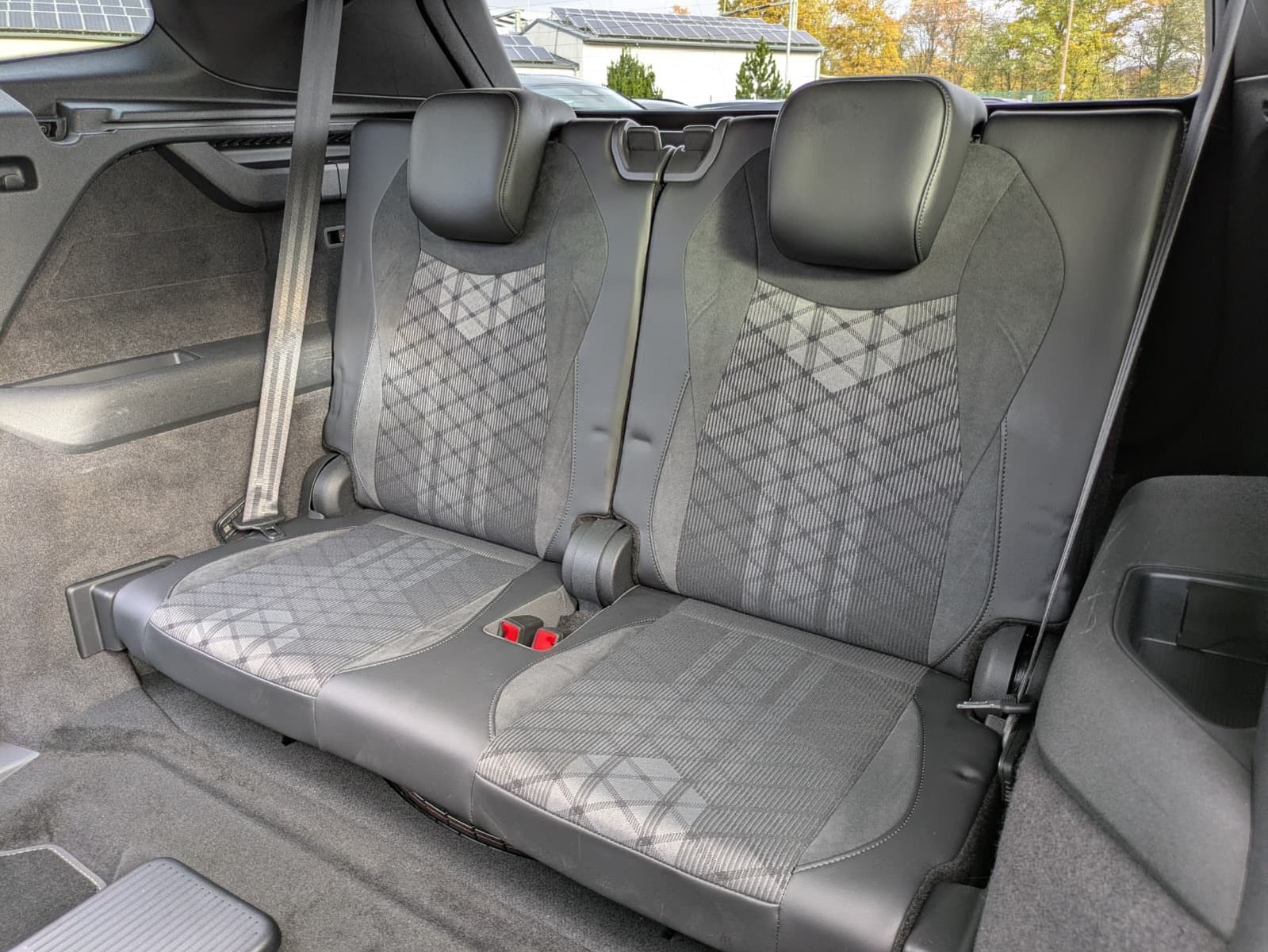 Fahrzeugabbildung Volkswagen Tayron 2.0 TDI 4M R-Line 7Si*MATRIX*AHK*PANO*HUD