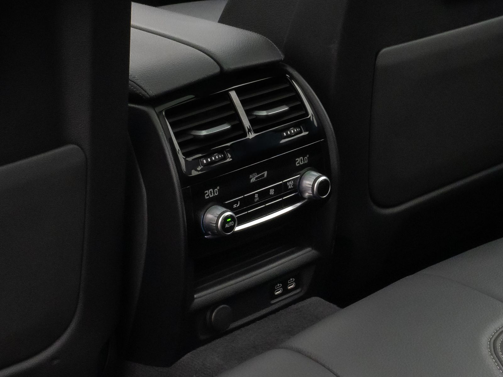 Fahrzeugabbildung BMW 530e Luxury Line Panorama Kamera HUD DAB 4xKlima