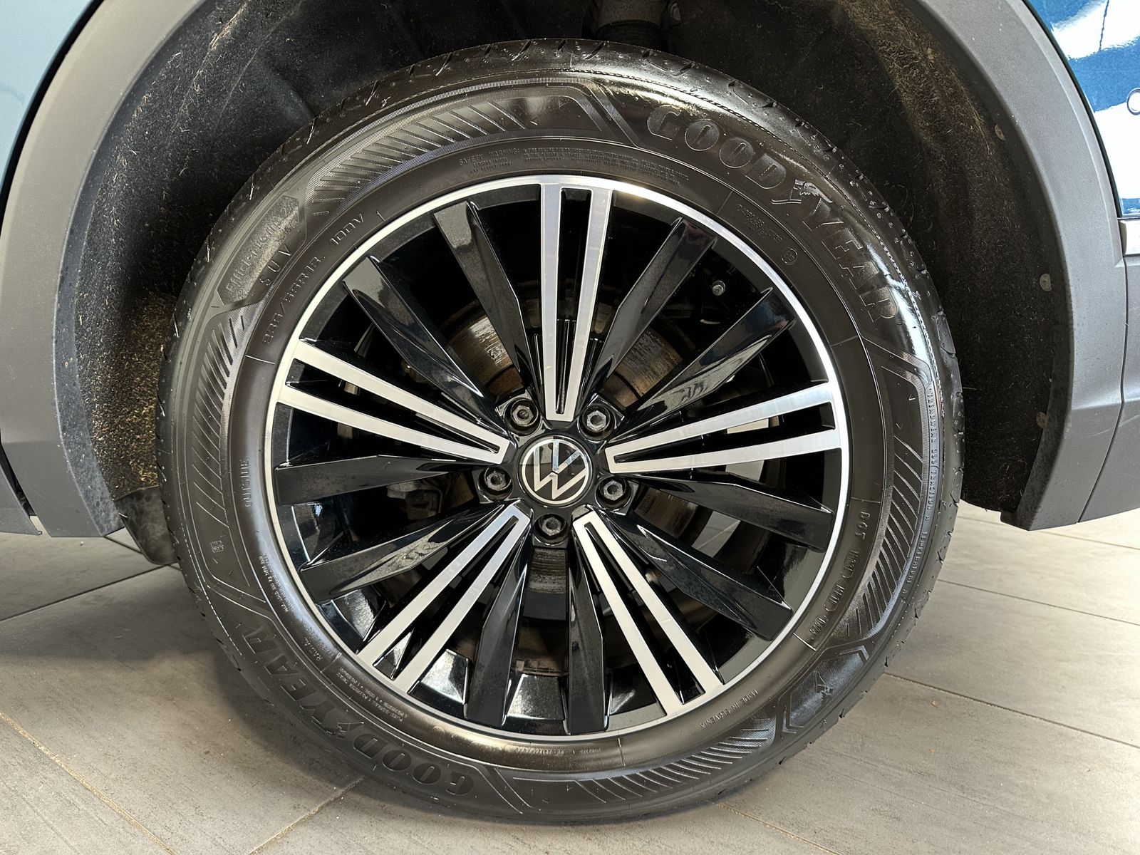 Fahrzeugabbildung Volkswagen Tiguan 2.0 TDI DSG 4M Life NAV+LED+PANO+H&K+ACC