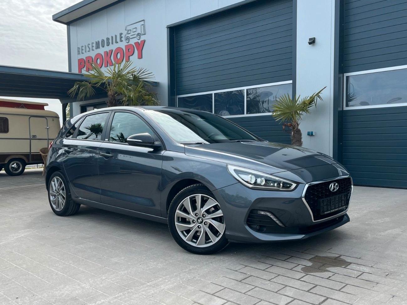 Hyundai i30 Passion+ 1.Hand | 65tkm | LED | Navi | Top!