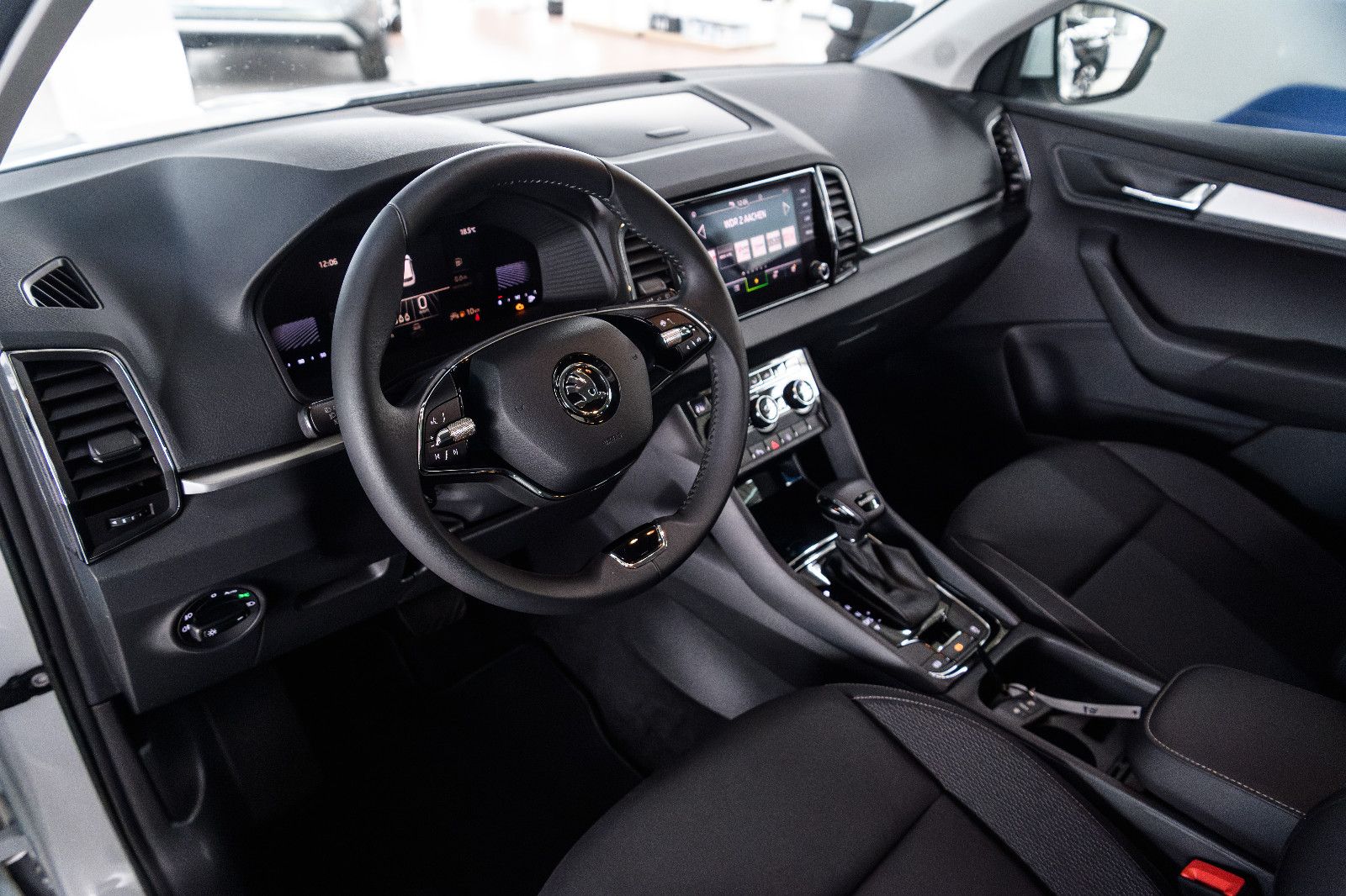 Fahrzeugabbildung SKODA Karoq Ambition 1.5 TSI DSG LED+ACC+KAM