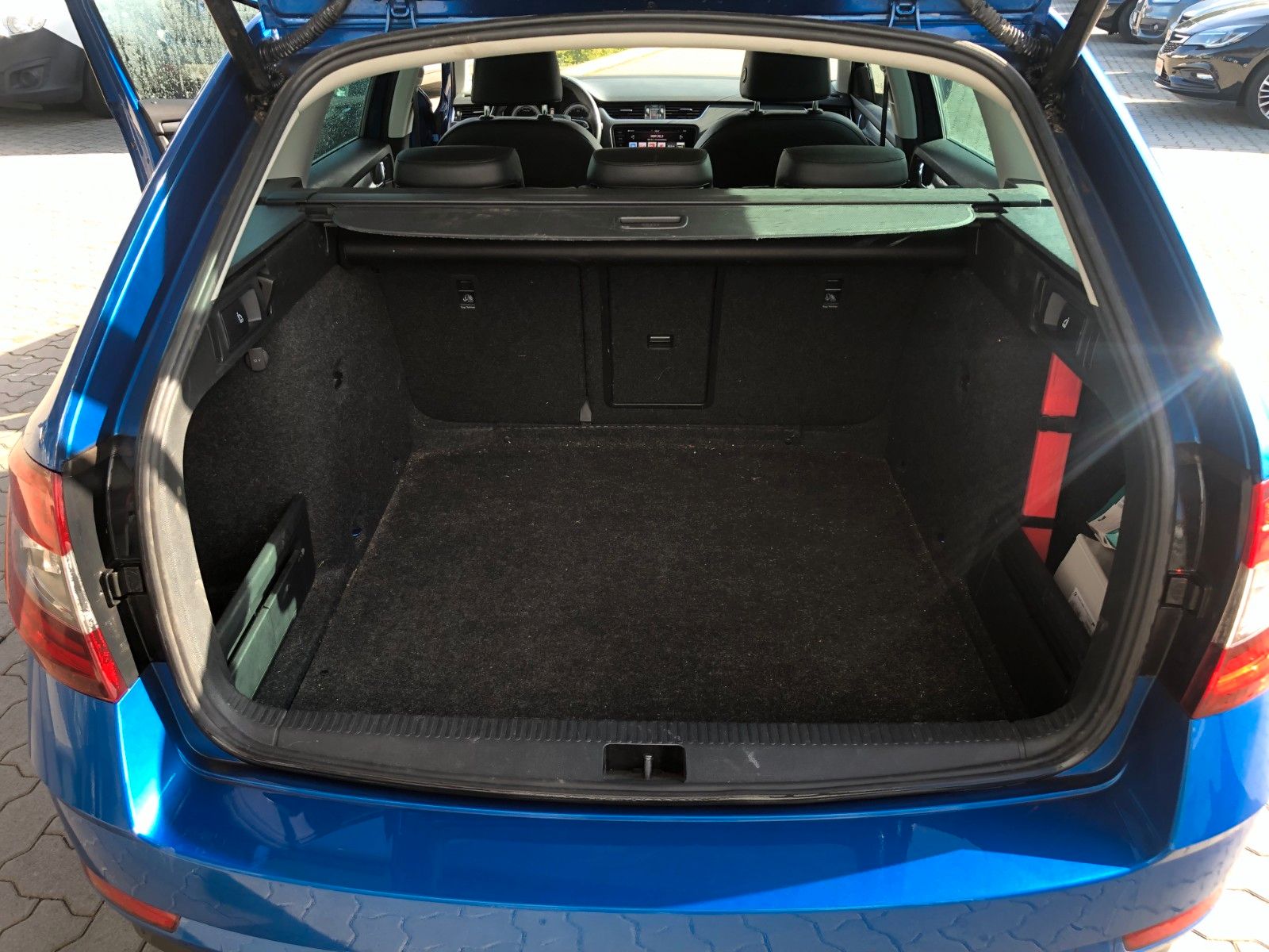 Fahrzeugabbildung SKODA Octavia Combi Premium Edition