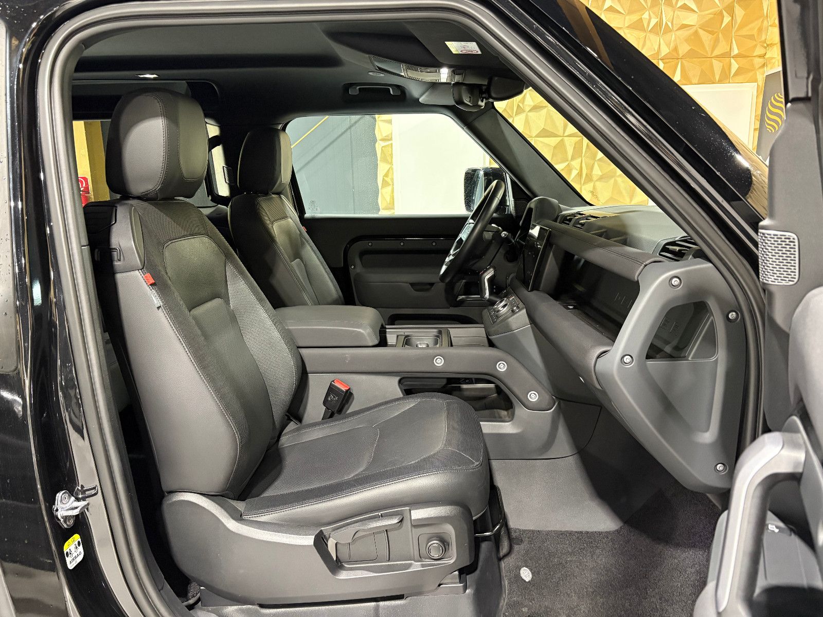 Fahrzeugabbildung Land Rover Defender 90 X-Dynamic S/360°/SOUND/APPLE/NAVI/