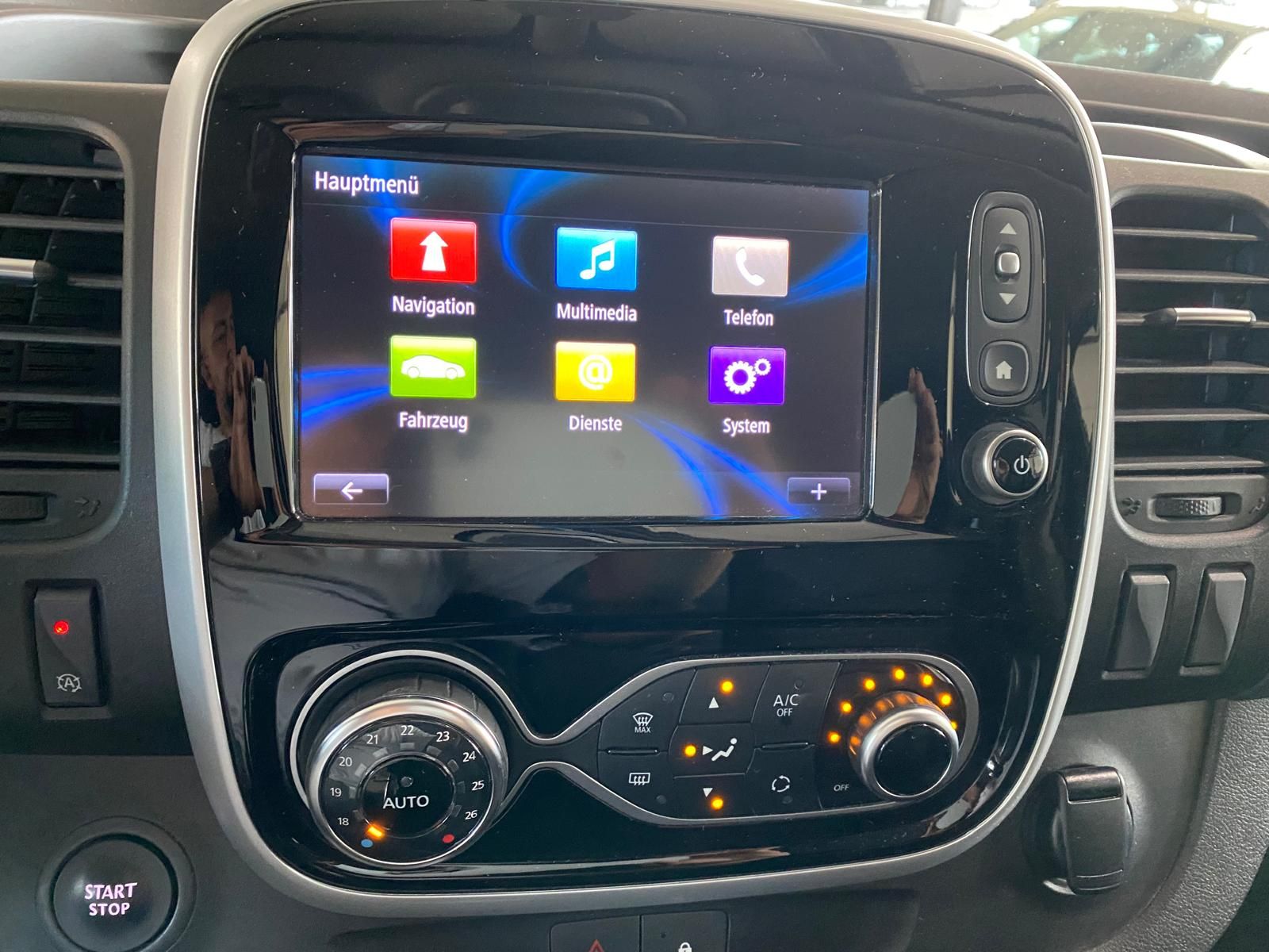 Fahrzeugabbildung Renault Trafic L1L1 2.0 dCi 145 Komfort EDC/Navi/RFK/
