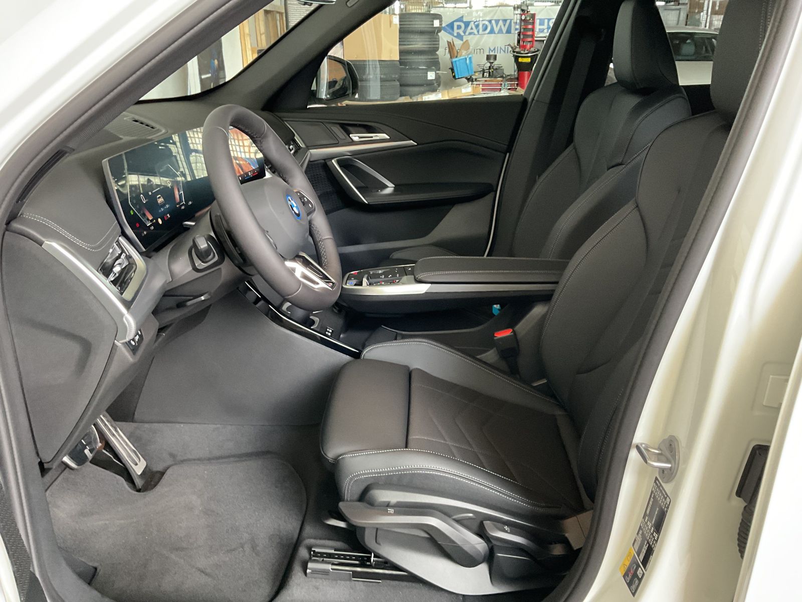 Fahrzeugeinzelansicht 11 Fahrzeugabbildung BMW iX1 eDrive20 |Head-Up Displ. |AHK |elektr. Heckk