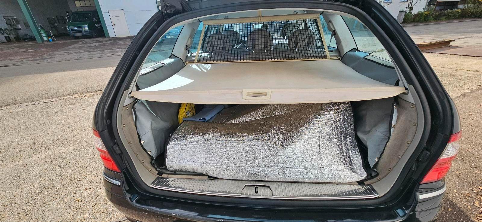 Mercedes-Benz E280 2004 — photo 12