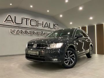 Volkswagen Tiguan - 1