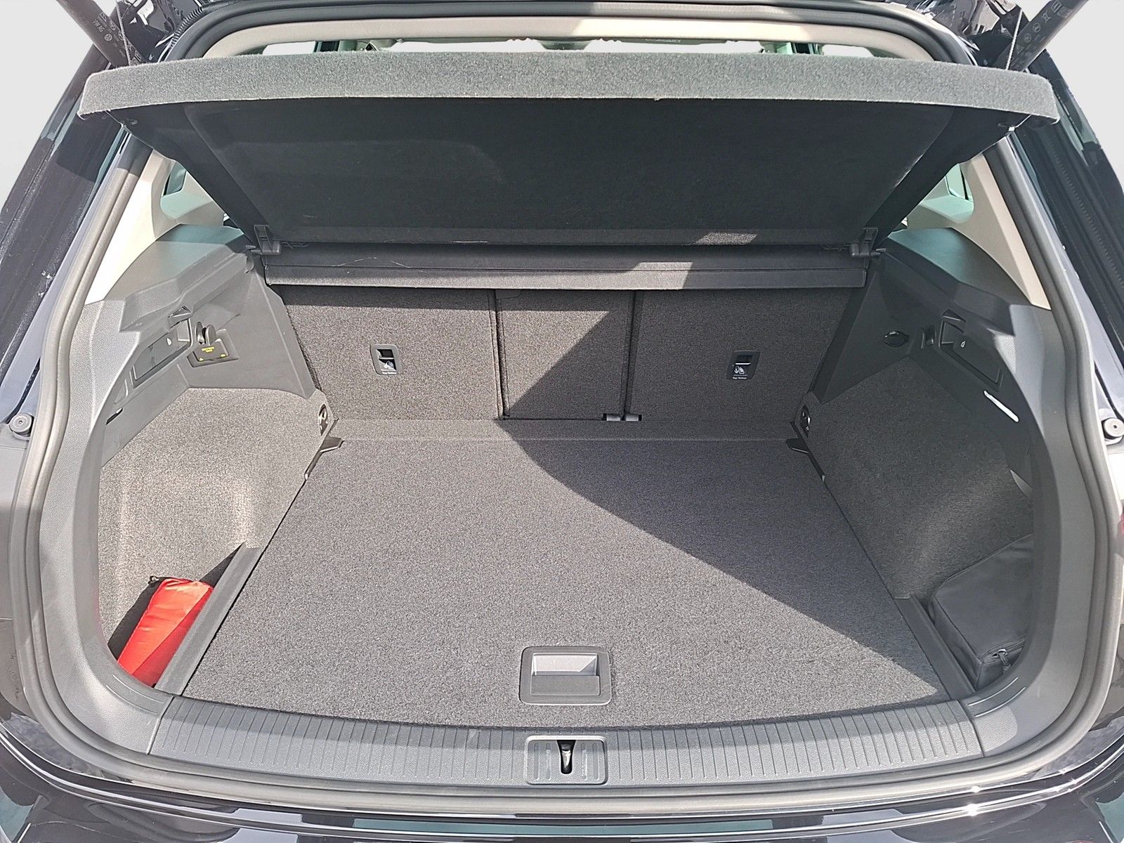 Fahrzeugabbildung Volkswagen Tiguan TSI Elegance DSG Matrix Navi AID HUD ACC