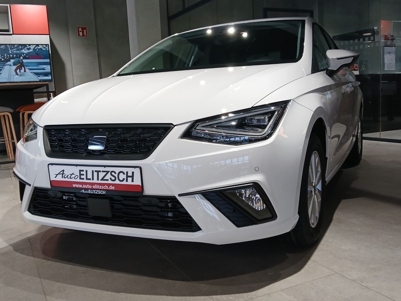 Fahrzeugabbildung SEAT Ibiza TSI Road-Edition DSG LED Navi AID ACC RFK