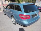 Mercedes-Benz E 250 CGI T BlueEFFICIENCY AVANTGARDE AVANTGARDE - Mercedes-Benz E 250: Blau