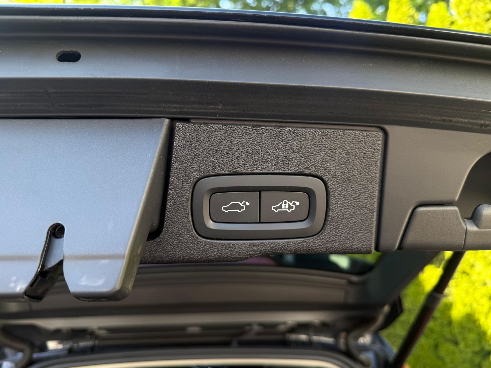 Fahrzeugabbildung Volvo XC60 Momentum Pro 2WD LED+NAVI+AHK+KAM+PARK+DAB+