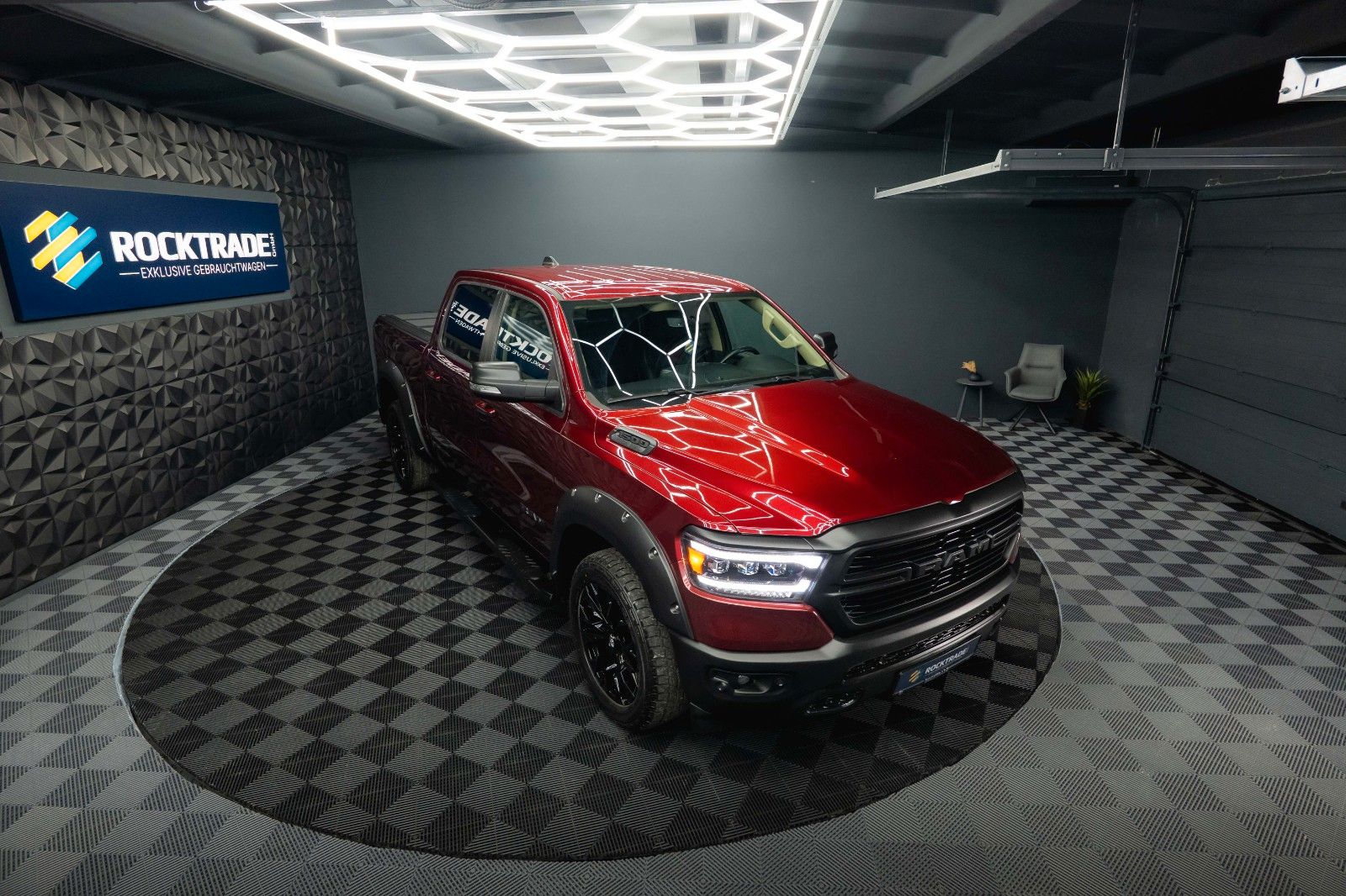 Fahrzeugabbildung Dodge RAM 5.7 V8 HEMI 4x4 OFFROAD Night-Paket *LED*19%