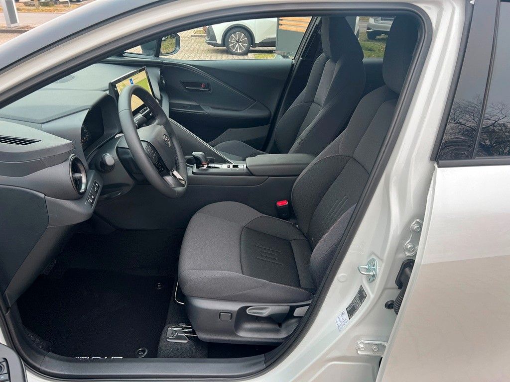 Fahrzeugabbildung Toyota C-HR 2.0 Plug-In Hybrid FWD