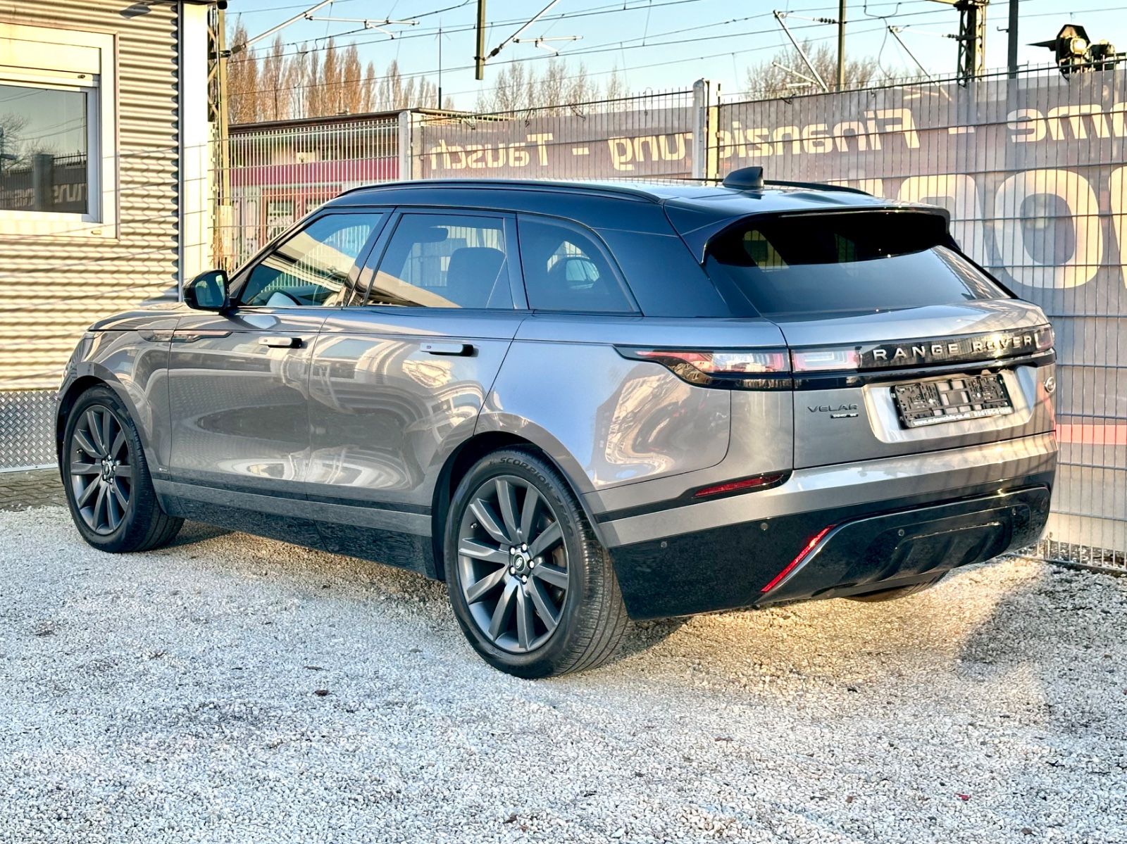 Fahrzeugabbildung Land Rover RANGE ROVER VELAR R-DYNAMIC*PANO+21`LM+MATRIX*