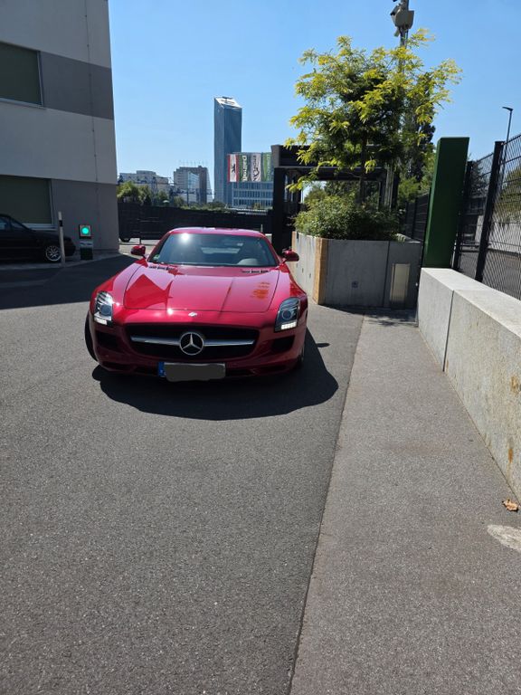 MERCEDES-BENZ SLS 2011