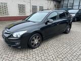 Hyundai i30 cw  1,6 dCi - Hyundai i30 aus 2012 mit Diesel-Antrieb: Kombi