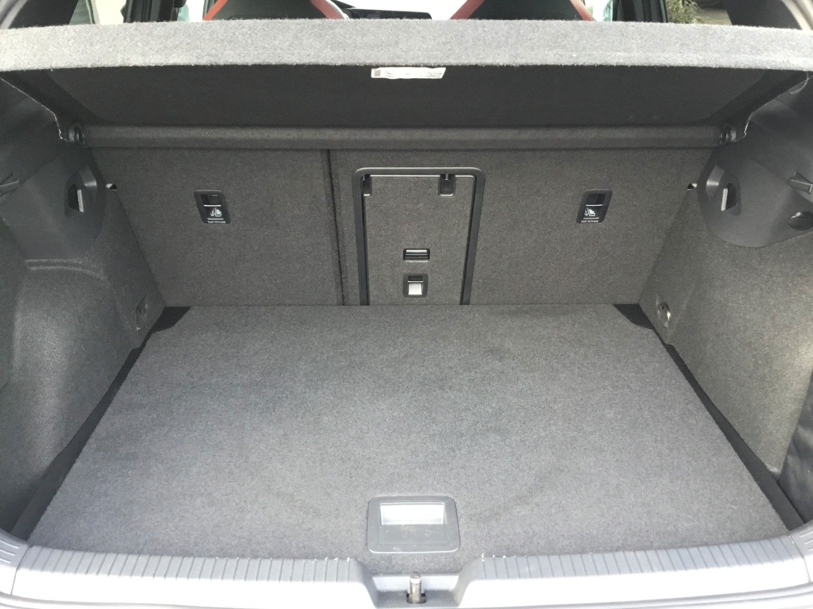 Fahrzeugabbildung Volkswagen Golf 2.0 TSI DSG GTI+Pano+18"+IQ Light
