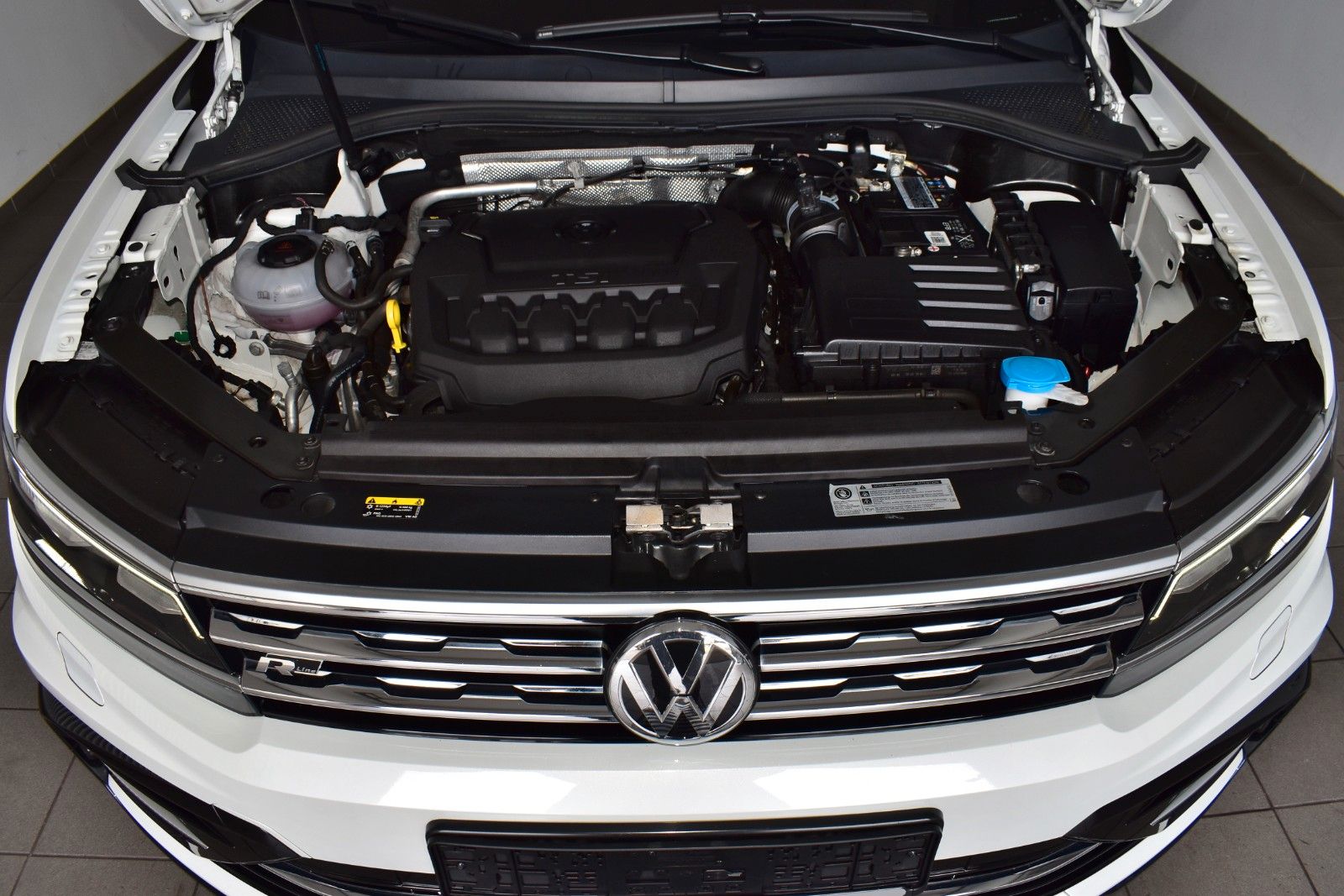 Fahrzeugabbildung Volkswagen Tiguan Highline/R Line 4M,Navi,Kamera,AHK,ACC+WR