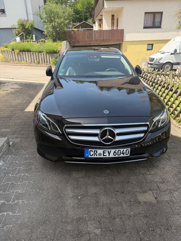 MERCEDES-BENZ E 220 d T Autom. -